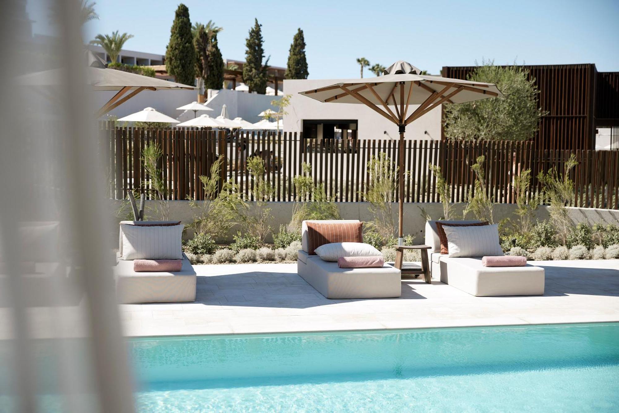 Helea Lifestyle Beach Resort Kallithea  Ruang foto The hotel's pool